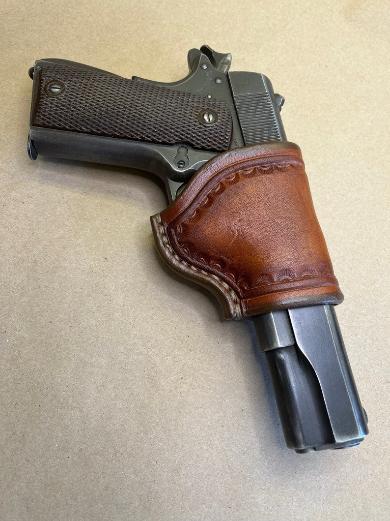 La funda "delgada" para el Colt 1911 Govt. Modelo y Comandante..... Hecho a mano con cuero de silla de montar.